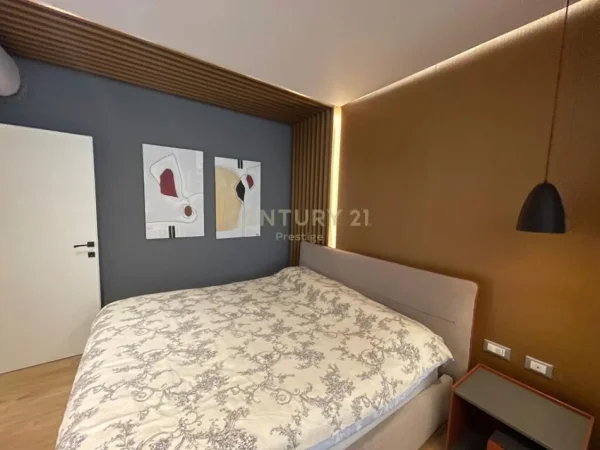 Tirane, jepet me qera apartament 2+1 Kati 4, 105 m² 1.300 € (kopshti botanik)