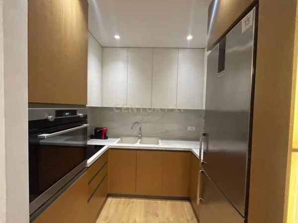 Tirane, jepet me qera apartament 2+1 Kati 4, 105 m² 1.300 € (kopshti botanik)