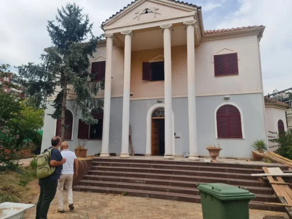 Tirane, jepet me qera Vile Kati 2, 1.550 m² 10.000 € (SELITE)