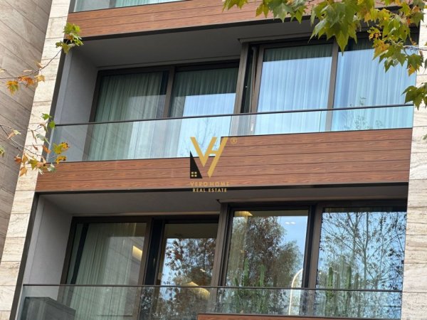 Tirane, shitet ambjent biznesi Kati 1, 97 m² 166.000 € (LIQENI I THATE)