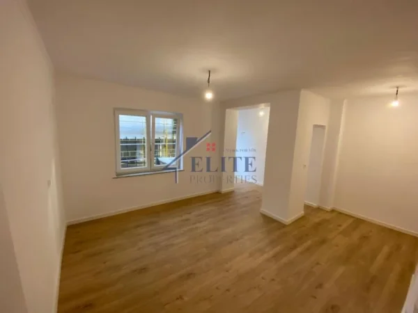 Tirane, shitet apartament 2+1+Ballkon Kati 2, 83 m² 185.000 € (Rruga e Durresit)