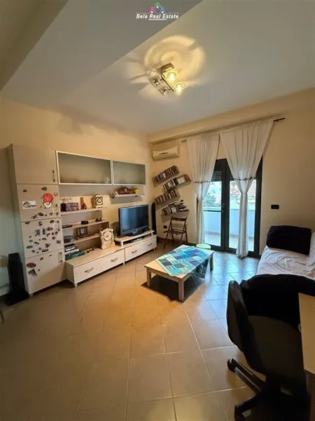 Tirane, jepet me qera Vile 1+1+Ballkon Kati 2, 75 m² 460 € (Ish Tregu Elektrik)