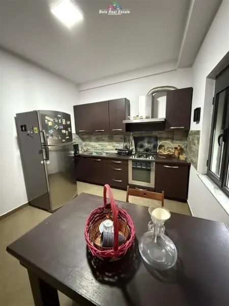 Tirane, jepet me qera Vile 1+1+Ballkon Kati 2, 75 m² 460 € (Ish Tregu Elektrik)