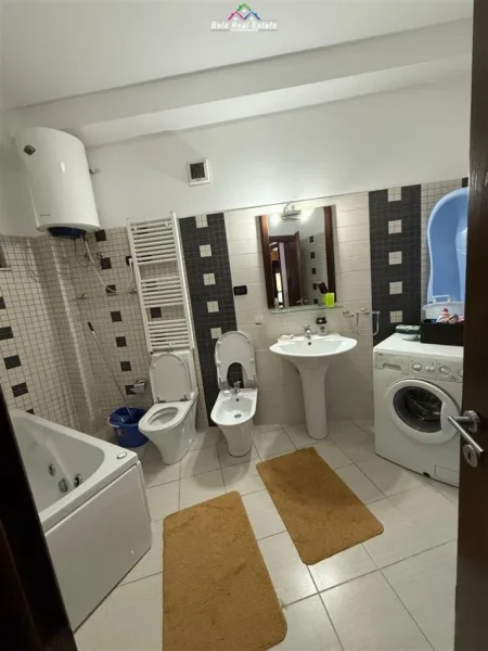 Tirane, jepet me qera Vile 1+1+Ballkon Kati 2, 75 m² 460 € (Ish Tregu Elektrik)