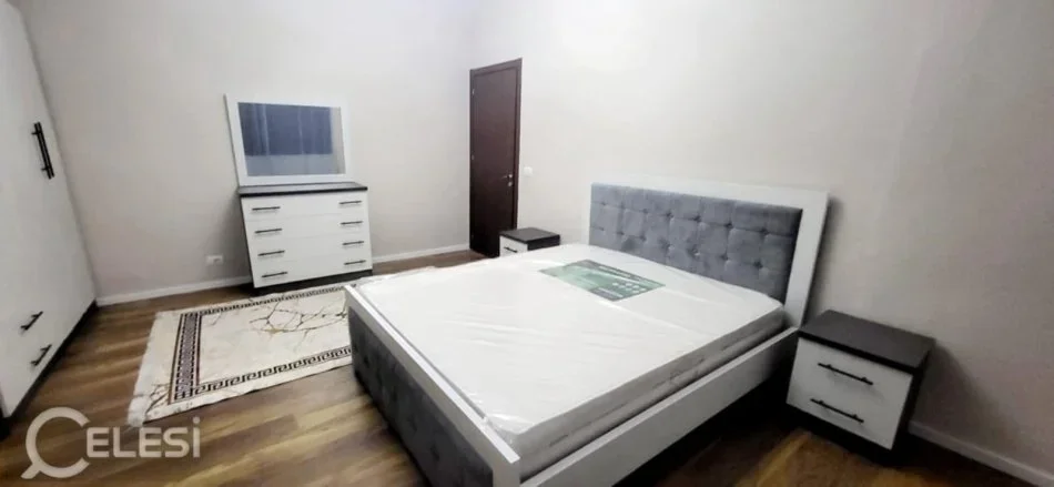 Tirane, jepet me qera apartament 2+1+Ballkon Kati 4, 103 m² 800 € (MYSLYM SHYRI)