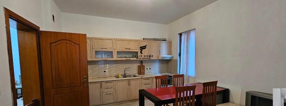 Tirane, jepet me qera apartament 2+1 Kati 3, 119 m² 550 € (PALLATI ME SHIGJETA)