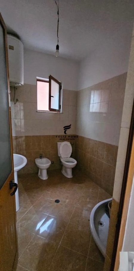 Tirane, jepet me qera apartament 2+1 Kati 3, 119 m² 550 € (PALLATI ME SHIGJETA)