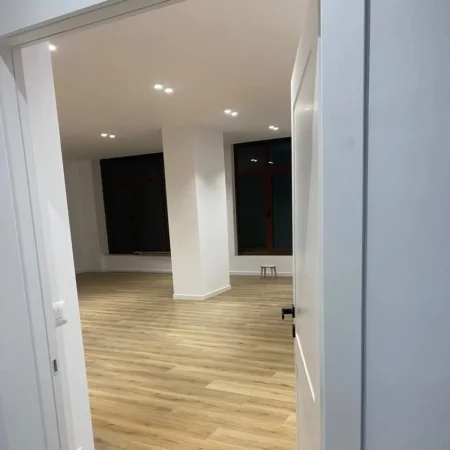 Tirane, jepet me qera ambjent biznesi Kati 1, 80 m² 630 € (VILA L, Astir)