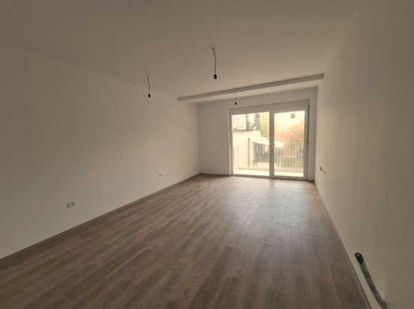 Tirane, jepet me qera zyre Kati 1, 69 m² 830 € (Prane Stadiumi Air Albania)