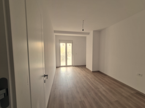 Tirane, jepet me qera zyre Kati 1, 69 m² 830 € (Prane Stadiumi Air Albania)