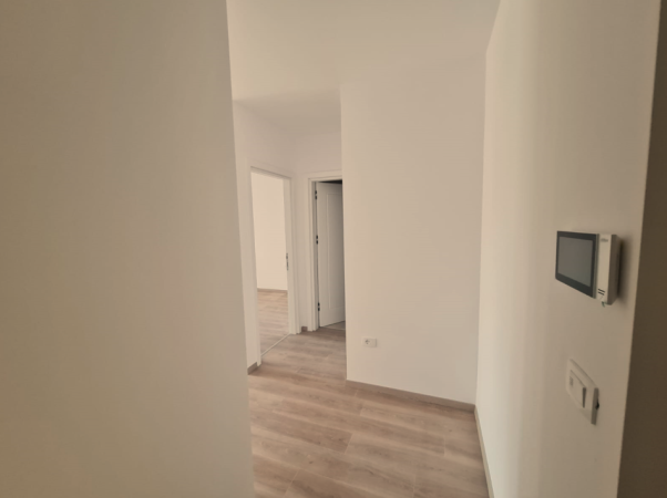 Tirane, jepet me qera zyre Kati 1, 69 m² 830 € (Prane Stadiumi Air Albania)