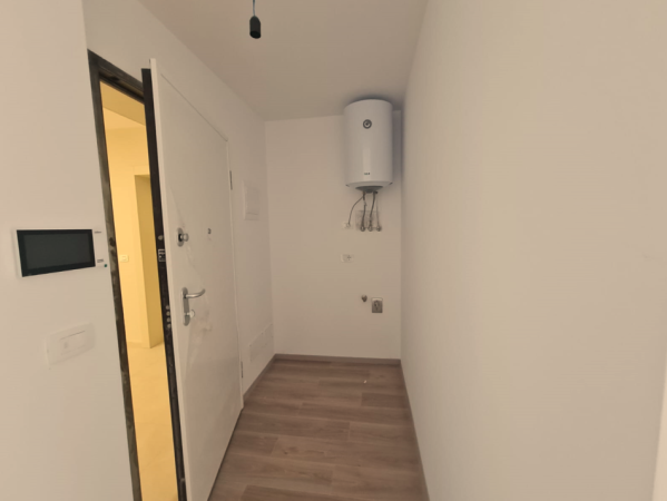 Tirane, jepet me qera zyre Kati 1, 69 m² 830 € (Prane Stadiumi Air Albania)