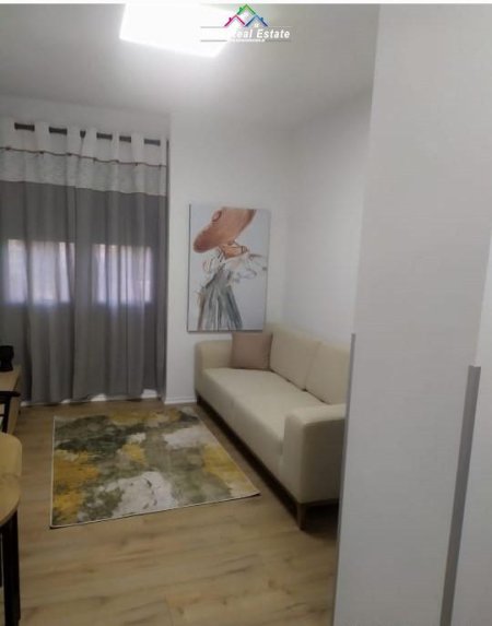 Tirane, jepet me qera apartament 1+1 Kati 5, 60 m² 600 € (qender)