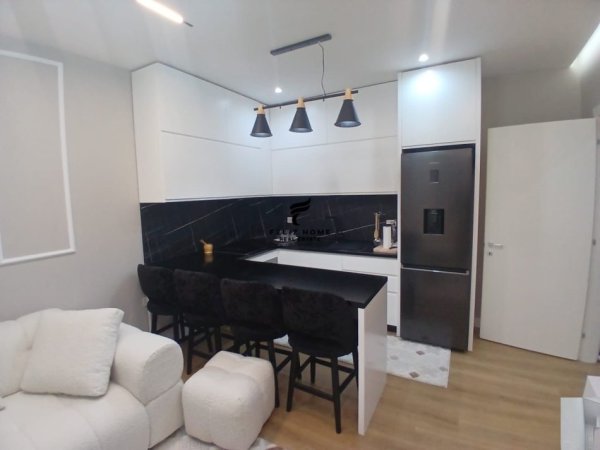 Tirane, jepet me qera apartament 2+1 Kati 1, 78 m² 750 € (ISH FUSHA E AVIACIONIT)