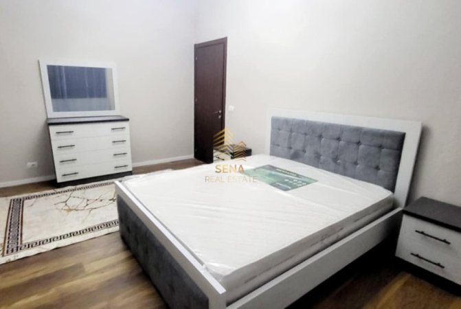 Tirane, jepet me qera apartament 2+1+Ballkon Kati 4, 102 m² 700 € (Rruga Myslym Shyri)