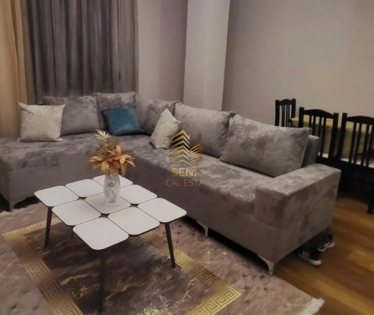 Tirane, jepet me qera apartament 2+1+Ballkon Kati 4, 102 m² 700 € (Rruga Myslym Shyri)