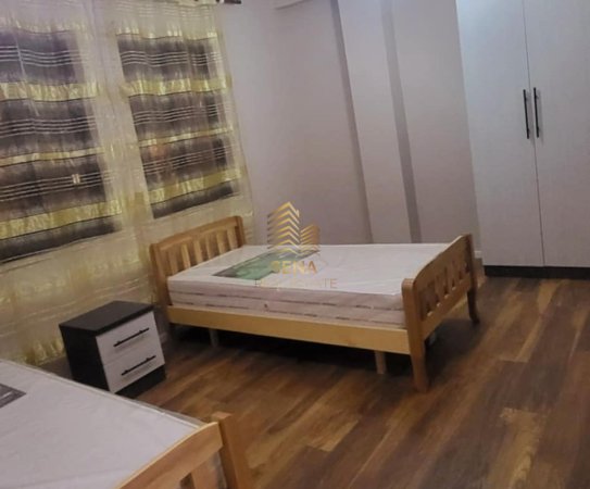 Tirane, jepet me qera apartament 2+1+Ballkon Kati 4, 102 m² 700 € (Rruga Myslym Shyri)