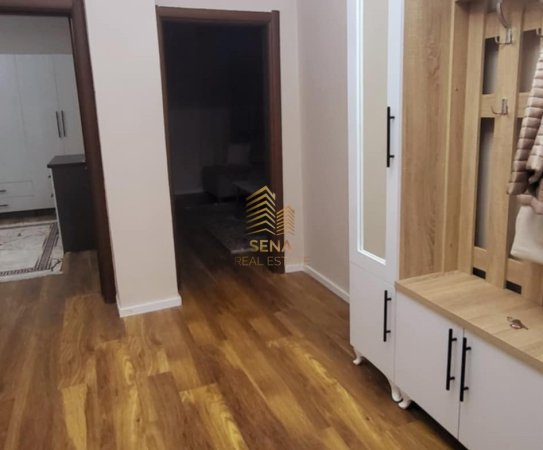 Tirane, jepet me qera apartament 2+1+Ballkon Kati 4, 102 m² 700 € (Rruga Myslym Shyri)