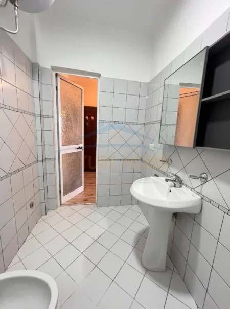 Durres, Plazh Iliria, shitet apartament 1+1 Kati 4, 63 m² 83.000 € (Plazh Iliria)