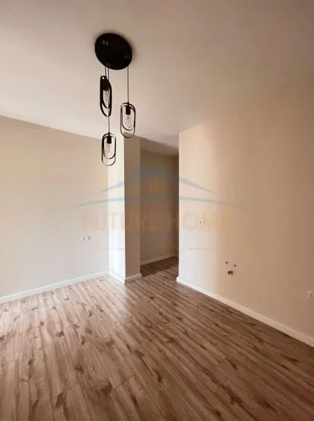 Durres, Plazh Iliria, shitet apartament 1+1 Kati 7, 63 m² 85.000 € (Plazh Iliria)