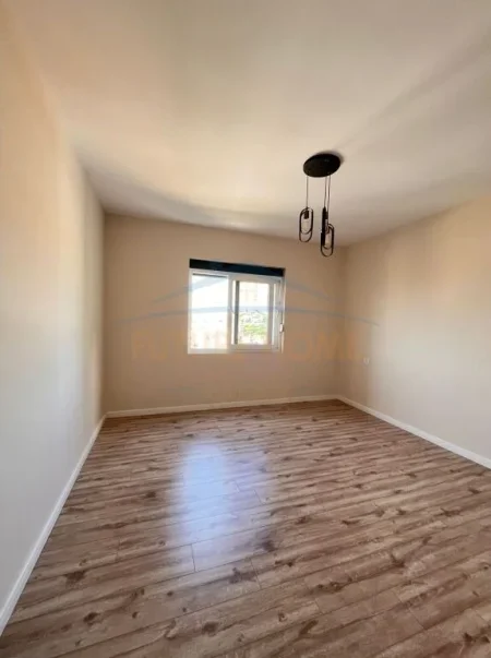 Durres, Plazh Iliria, shitet apartament 1+1 Kati 7, 63 m² 85.000 € (Plazh Iliria)