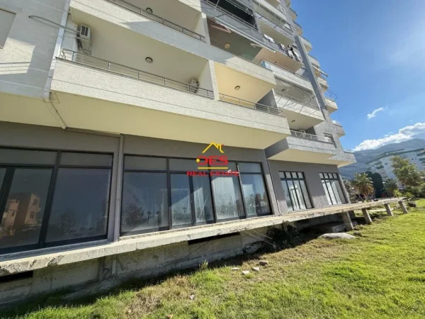 Vlore, shitet ambjent biznesi Kati 1, 84 m² 338.400 € (Rruga Murat Tërbaçi, Vlore)