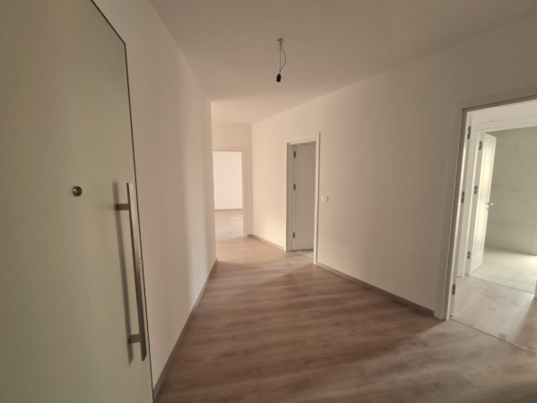 Tirane, jepet me qera zyre Kati 8, 166 m² 2.000 € (Prane Stadiumit Air Albania)