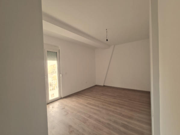 Tirane, jepet me qera zyre Kati 8, 166 m² 2.000 € (Prane Stadiumit Air Albania)