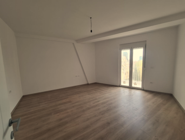 Tirane, jepet me qera zyre Kati 8, 166 m² 2.000 € (Prane Stadiumit Air Albania)