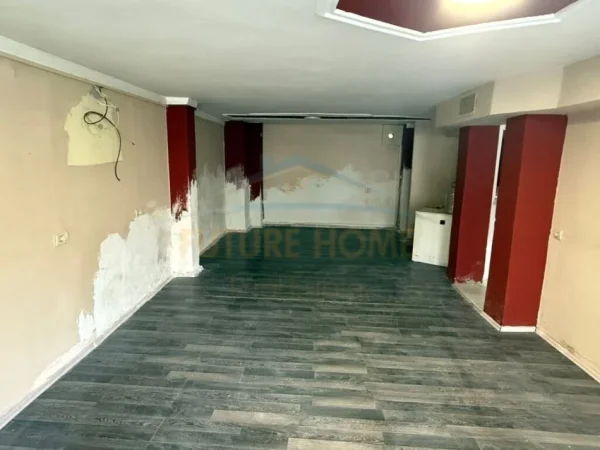 Korce, shitet ambjent biznesi Kati 0, 67 m² 74.000 € (Lagjia 9, Korçë)