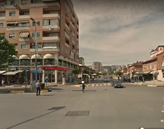 Tirane, jepet me qera ambjent biznesi Kati 1, 800 m² 12.000 € (Komuna e Parisit)