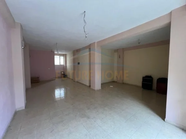 Korce, shitet ambjent biznesi Kati 0, 56 m² 60.000 € (Lagjia 10, Korçë)