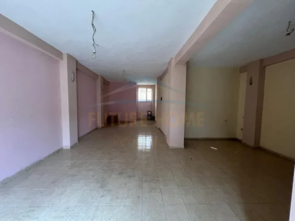 Korce, shitet ambjent biznesi Kati 0, 56 m² 60.000 € (Lagjia 10, Korçë)