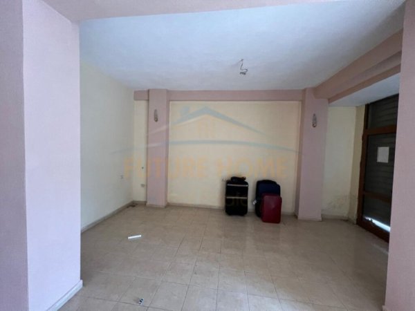 Korce, shitet ambjent biznesi Kati 0, 56 m² 60.000 € (Lagjia 10, Korçë)