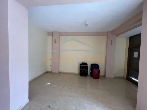 Korce, shitet ambjent biznesi Kati 0, 56 m² 60.000 € (Lagjia 10, Korçë)