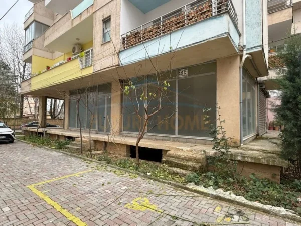 Pogradec, shitet ambjent biznesi Kati 0, 82 m² 120.000 € ,1 Maji, Pogradec (KO47135)