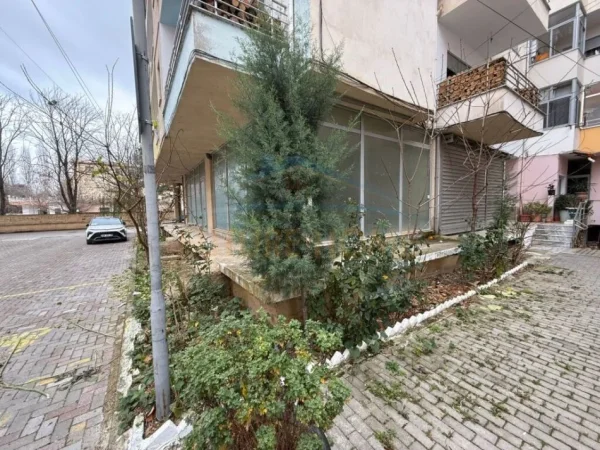 Pogradec, shitet ambjent biznesi Kati 0, 82 m² 120.000 € ,1 Maji, Pogradec (KO47135)