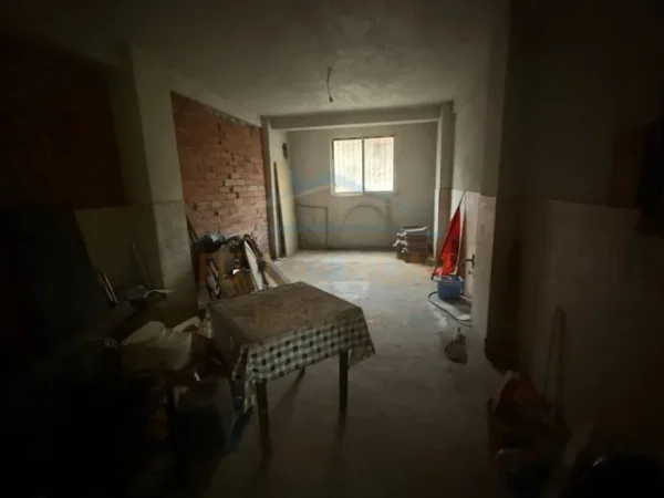 Korce, shitet ambjent biznesi Kati 0, 243 m² 97.000 € (Lagjia 10, Korçë)