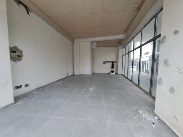 SHITET DYQAN TEK TREGU USHQIMOR, MISTO MAME, BUZE RRUGE-145000