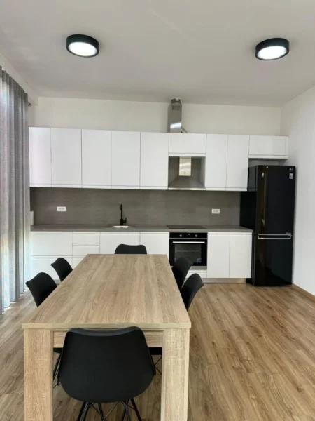 Tirane, jepet me qera apartament 1+1+Aneks+Ballkon Kati 5, 95 m² 1.200 € (Pranë Stadiumit Air Albania)