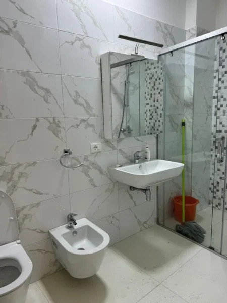 Tirane, jepet me qera apartament 1+1+Aneks+Ballkon Kati 5, 95 m² 1.200 € (Pranë Stadiumit Air Albania)