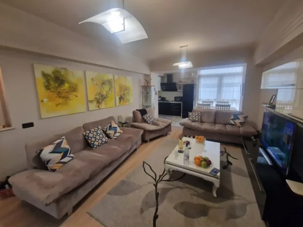 Tirane, shitet apartament 2+1 , 130 m² (Liqeni Artificial)