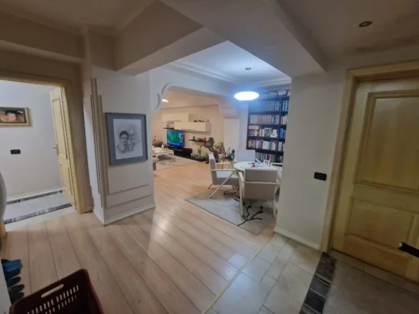 Tirane, shitet apartament 2+1 , 130 m² (Liqeni Artificial)