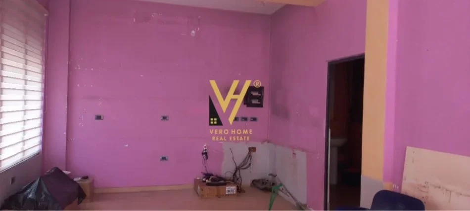 Tirane, shitet dyqan Kati 0, 53 m² 150.000 € (TREGU ELEKTRIK)