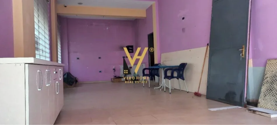 Tirane, shitet dyqan Kati 0, 53 m² 150.000 € (TREGU ELEKTRIK)