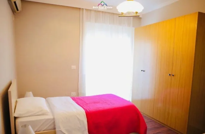Tirane, jepet me qera Vile 3+1 , 130 m² 800 € (parku olimpik)