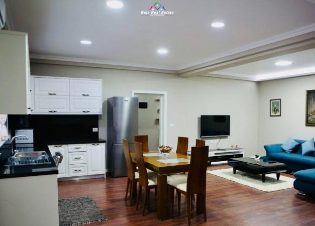 Tirane, jepet me qera Vile 3+1 , 130 m² 800 € (parku olimpik)