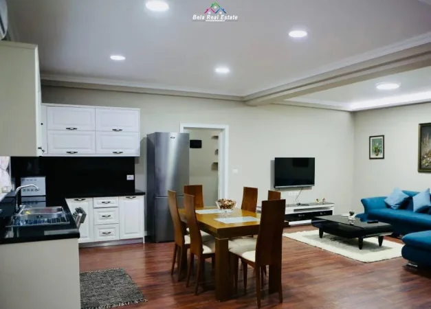 Tirane, jepet me qera Vile 3+1 , 130 m² 800 € (parku olimpik)