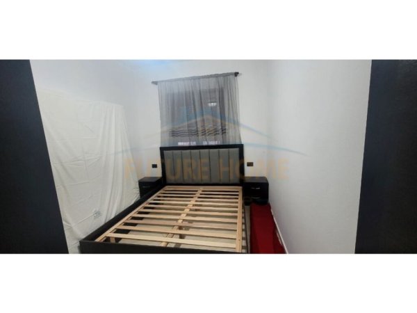 Korce, jepet me qera apartament 2+1+Ballkon Kati 2, 120 m² 300 €