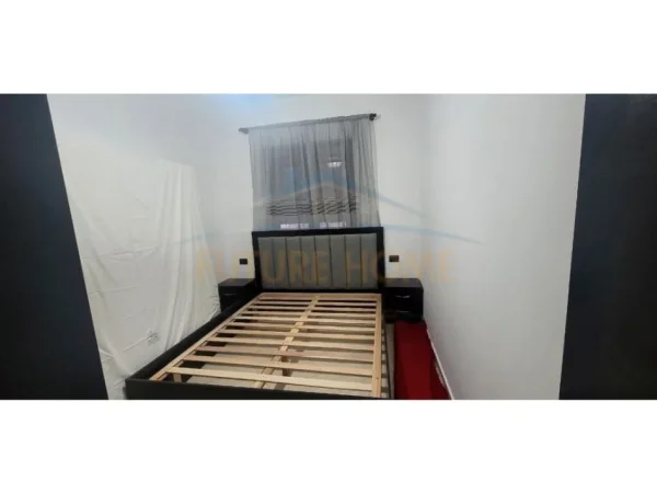 Korce, jepet me qera apartament 2+1+Ballkon Kati 2, 120 m² 300 €